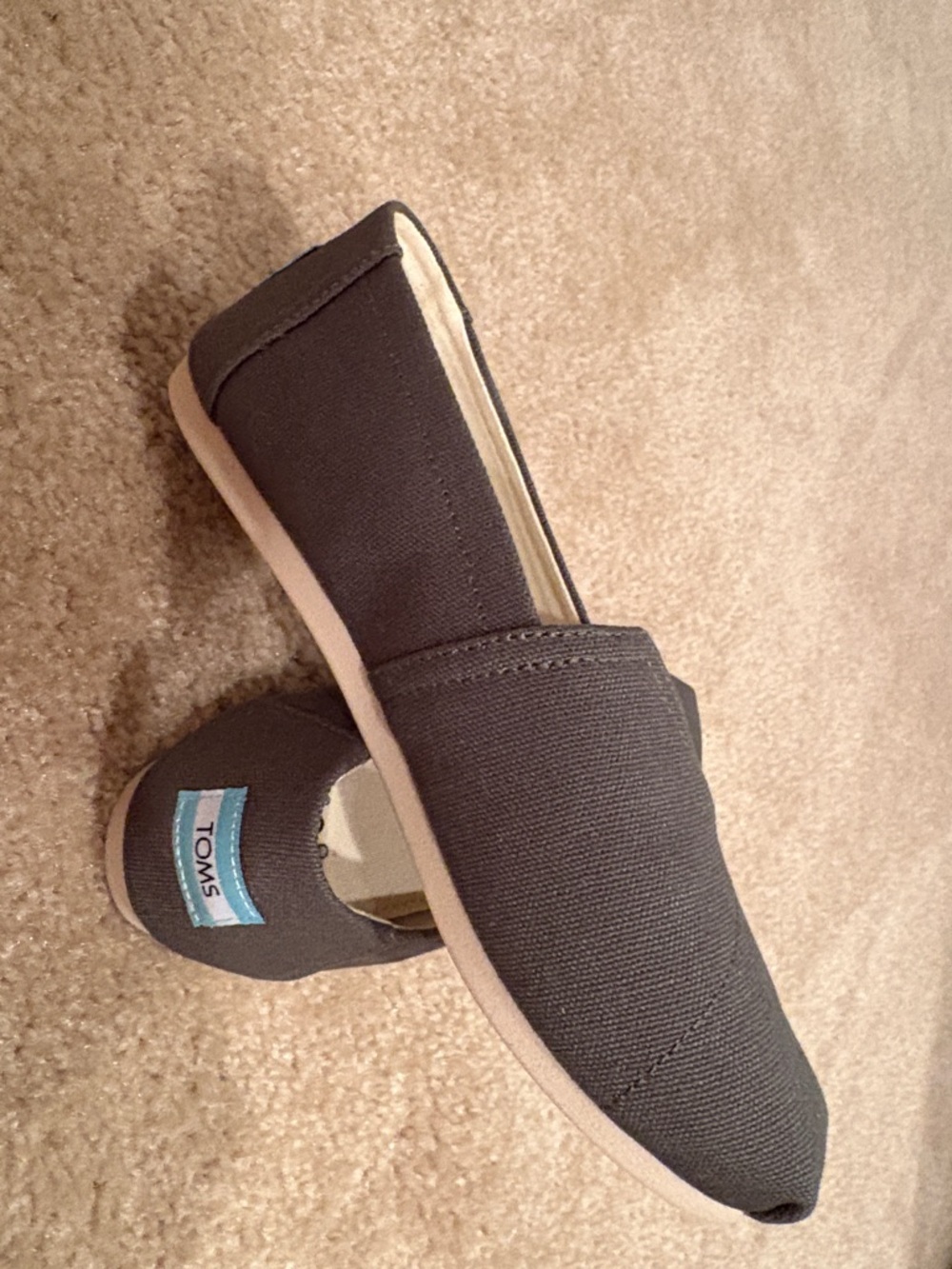 TOMS - Picture 3 of 10